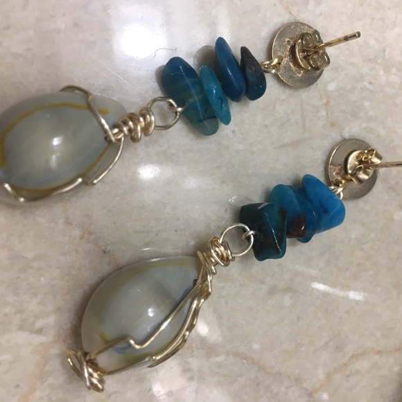 ❤️ Shell Earring - Picture 2 of 3